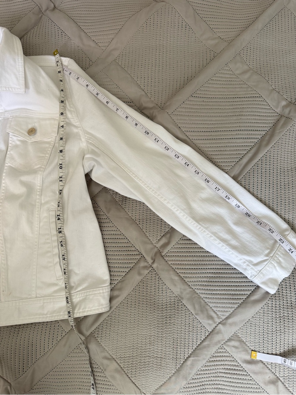 Talbots White Denim Jacket Women’s Size M Stretch Classic Trucker Jean Jacket - Picture 8 of 10